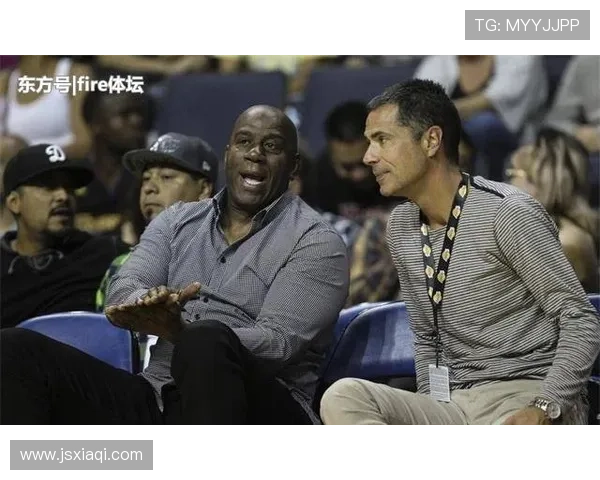 约翰·厄尔布：从影视圈新星到多面才俊的崛起之路